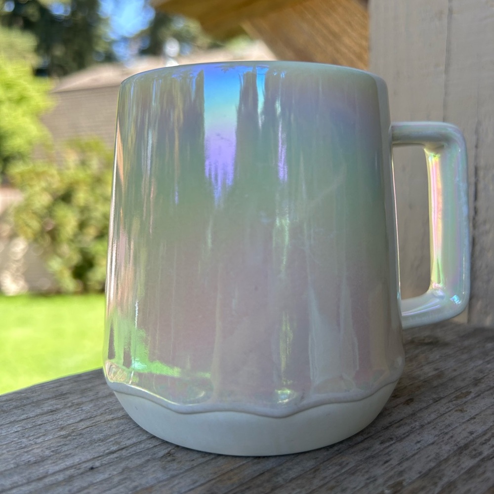 Starbucks mug white 12 oz 2017. Irredesant